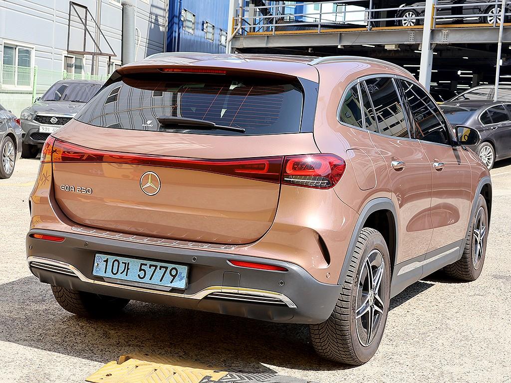 Mercedes Benz EQA - Vista 7