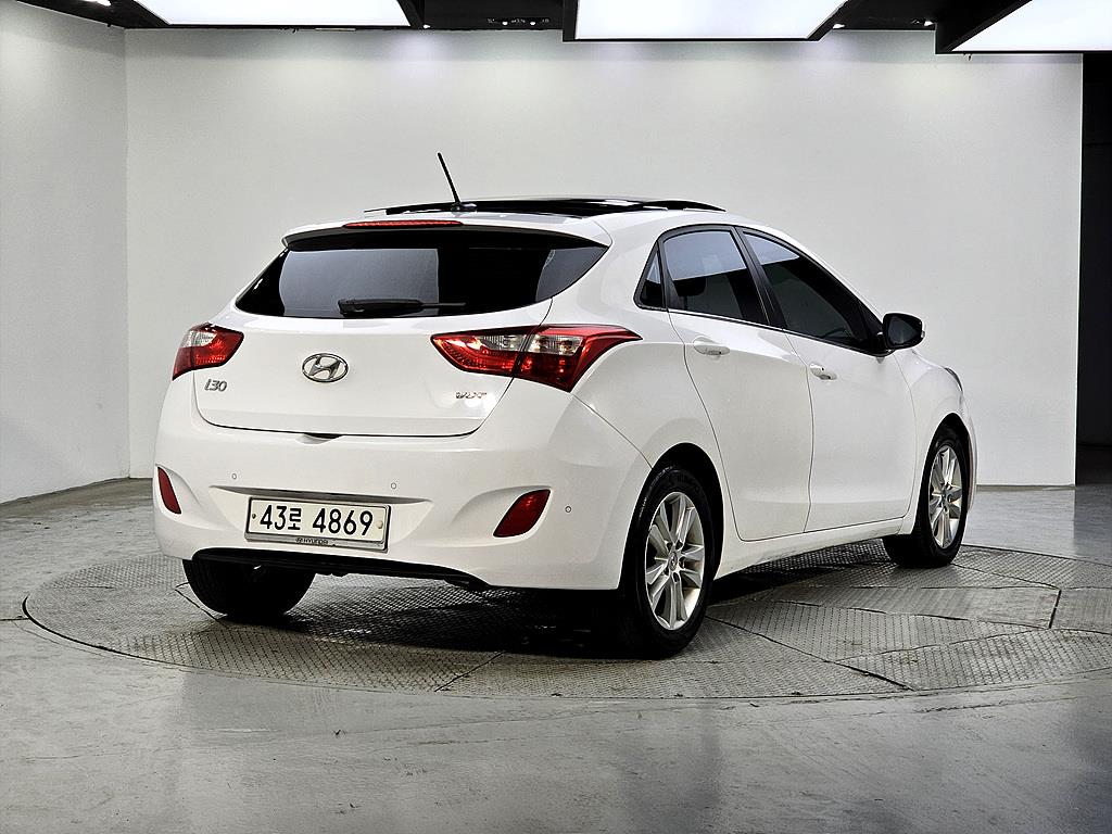 HYUNDAI i30 - Vista 4