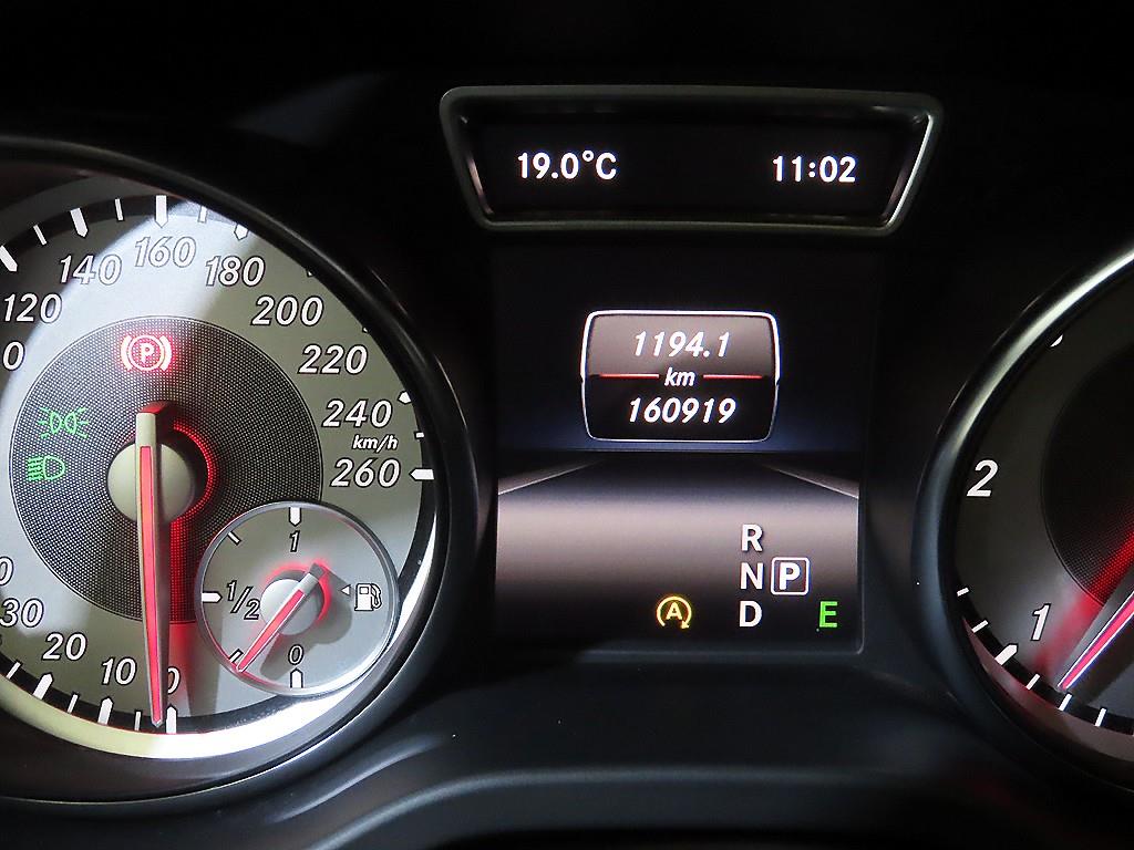 Mercedes Benz GLA Class - Vista 9