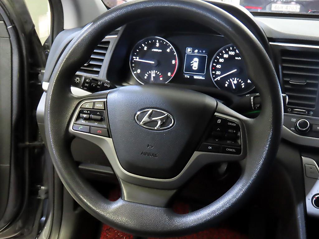 HYUNDAI Avante - Vista 8