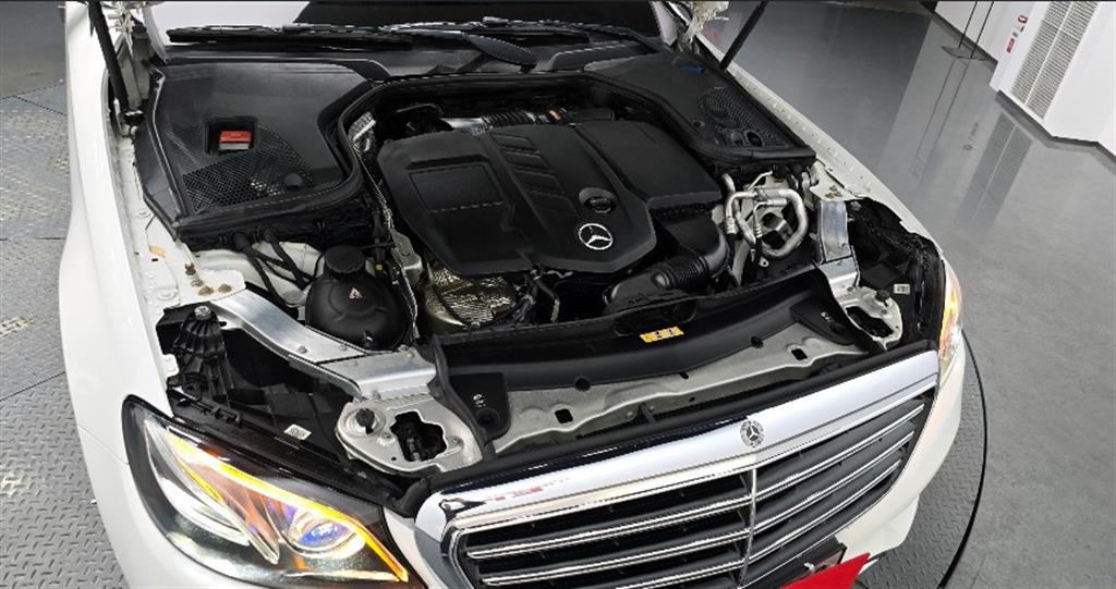 Mercedes Benz E class - Vista 6