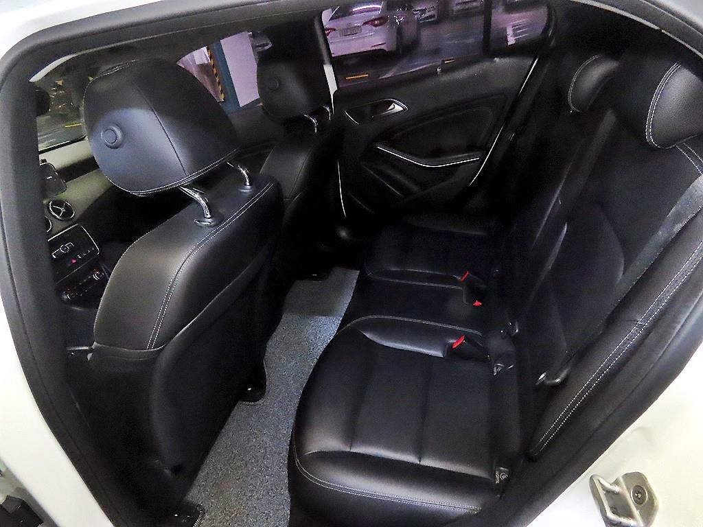 Mercedes Benz GLA Class - Vista 7