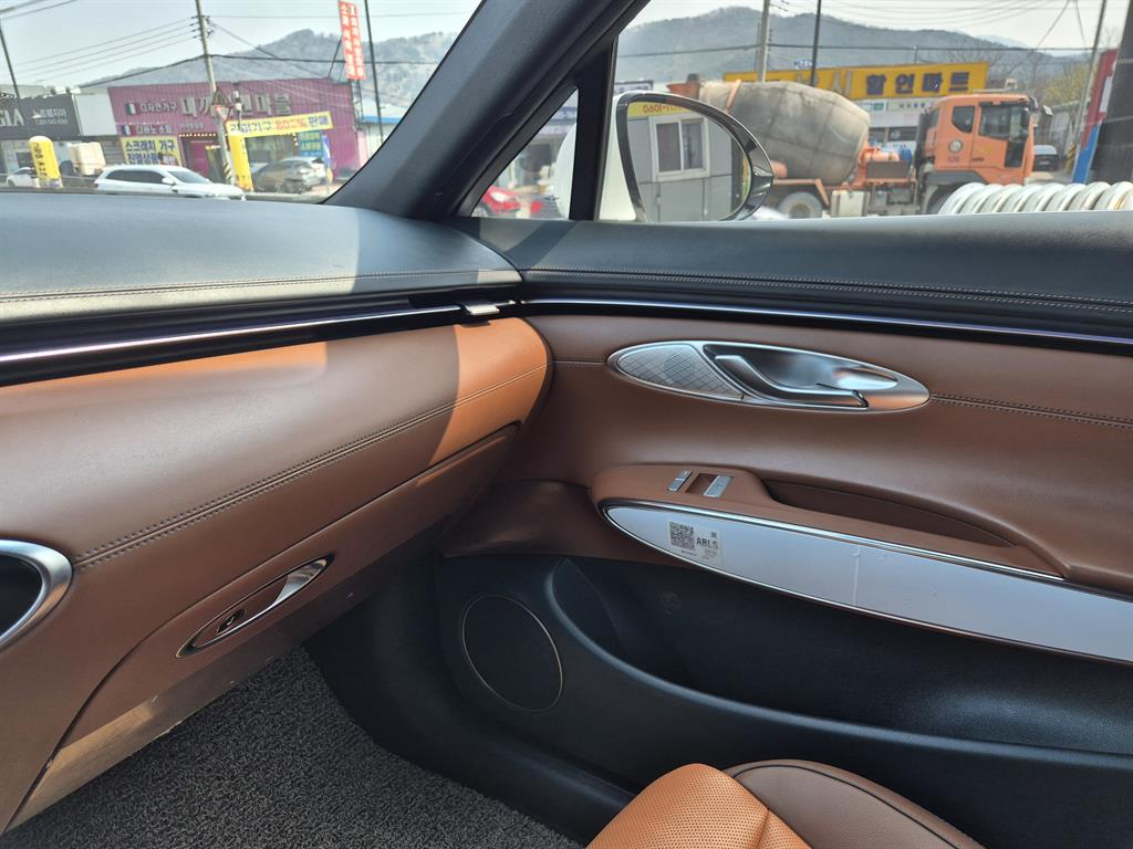 Genesis GV70 - Vista 11