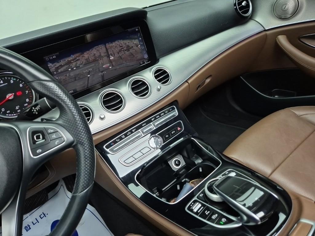 Mercedes Benz E class - Vista 10