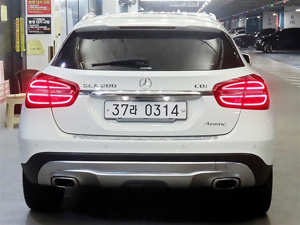 Mercedes Benz GLA Class - Vista 5