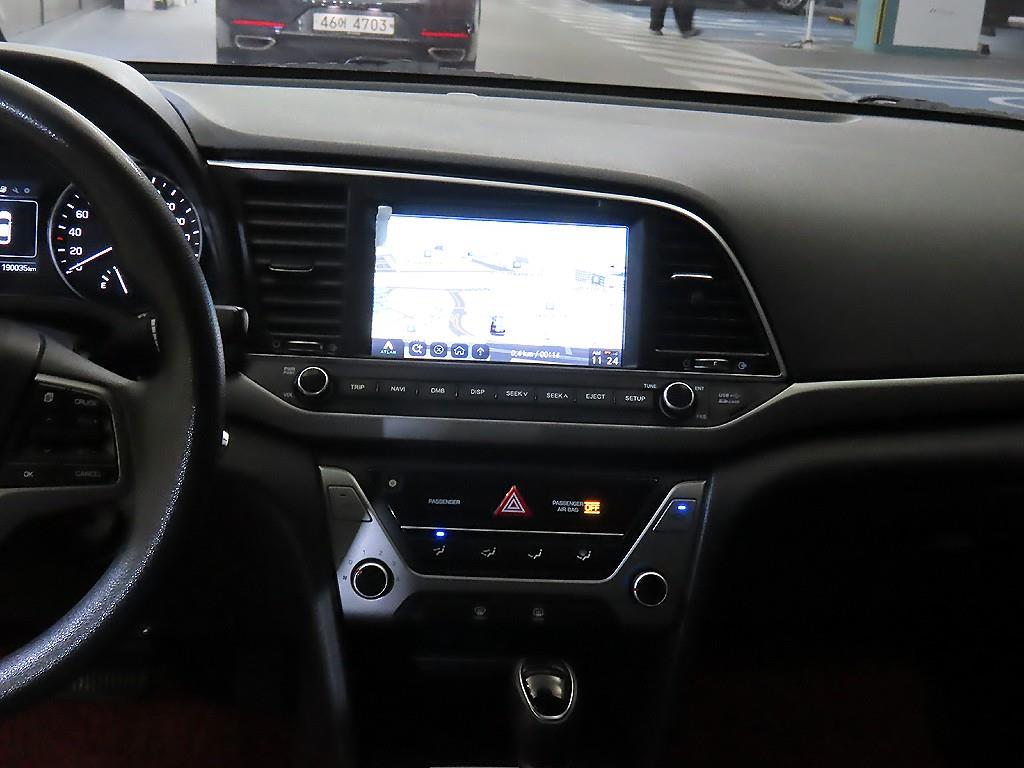 HYUNDAI Avante - Vista 11