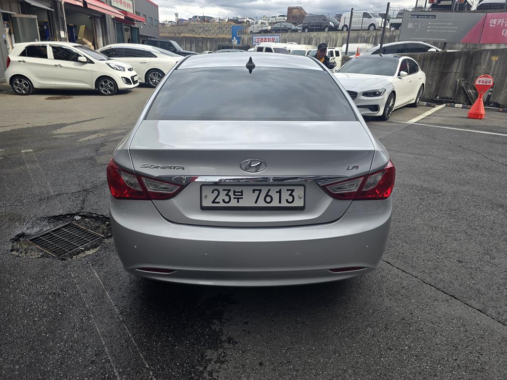 HYUNDAI Sonata - Vista 3