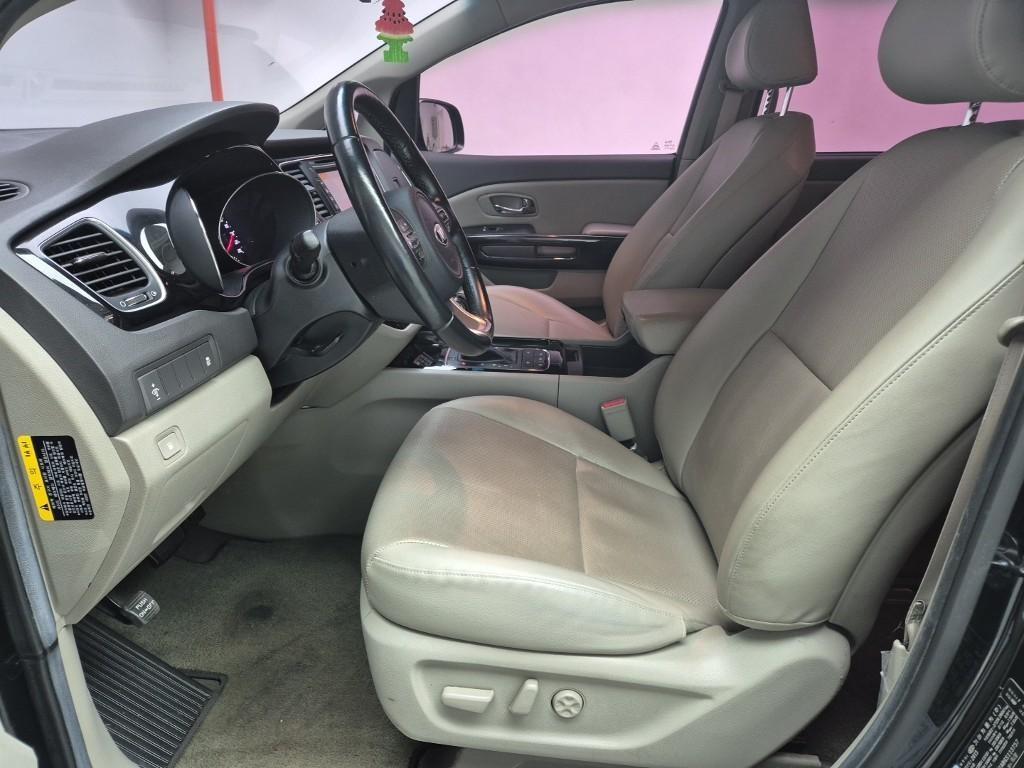 KIA Carnival - Vista 11