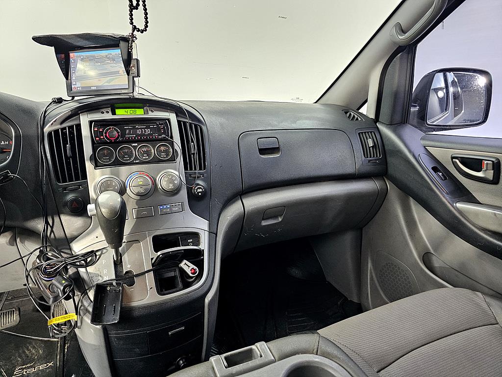 HYUNDAI Starex - Vista 10