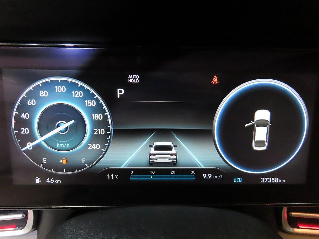 HYUNDAI Avante - Vista 9