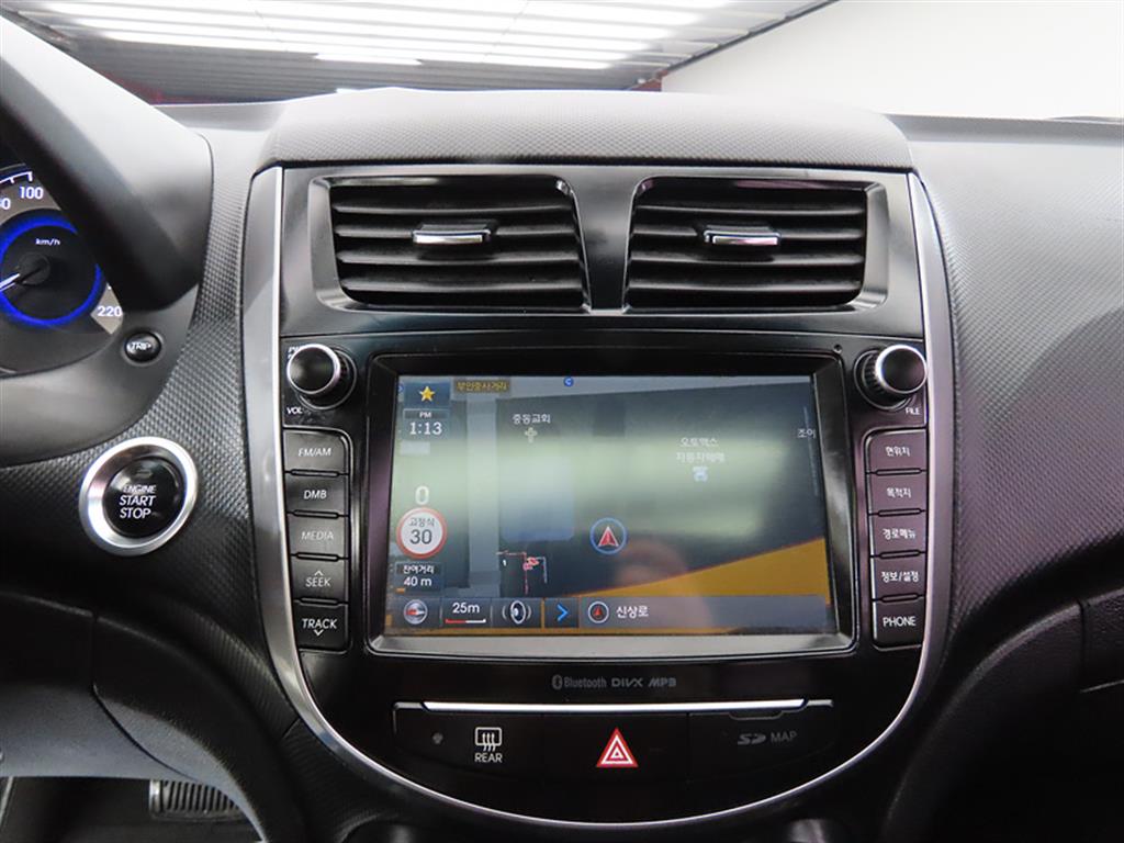 HYUNDAI Accent 2015 Blanco - Importación desde Corea - HF Imports Iquique - Foto 16