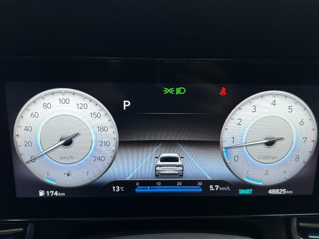 HYUNDAI Avante - Vista 5