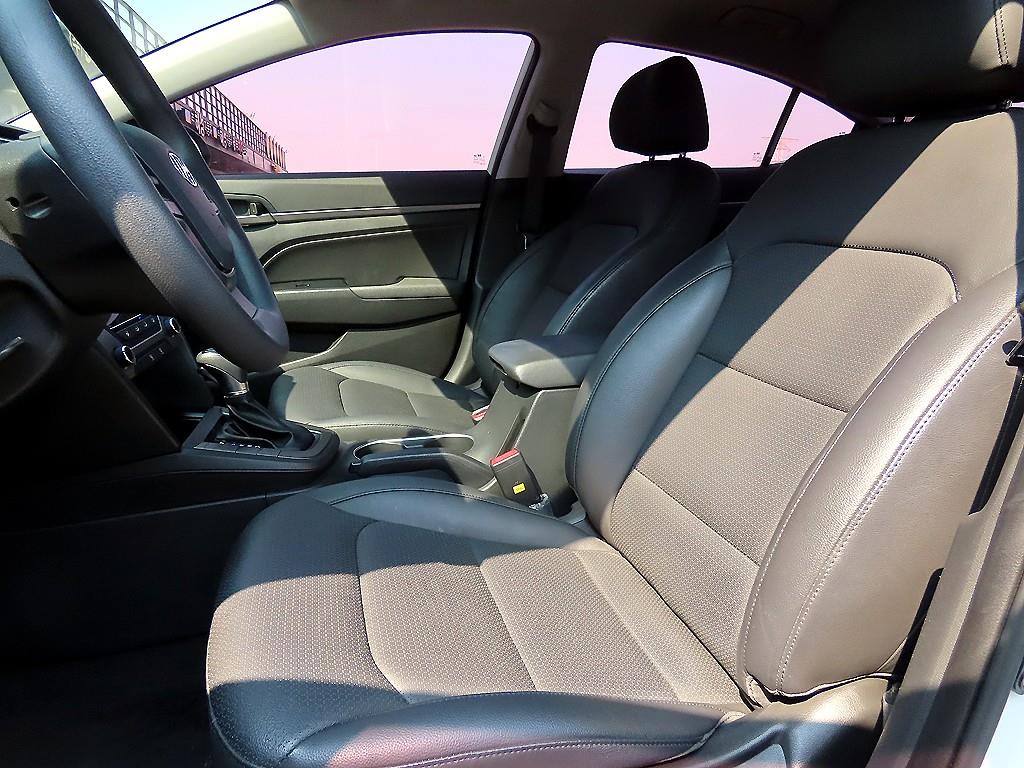 HYUNDAI Avante - Vista 5