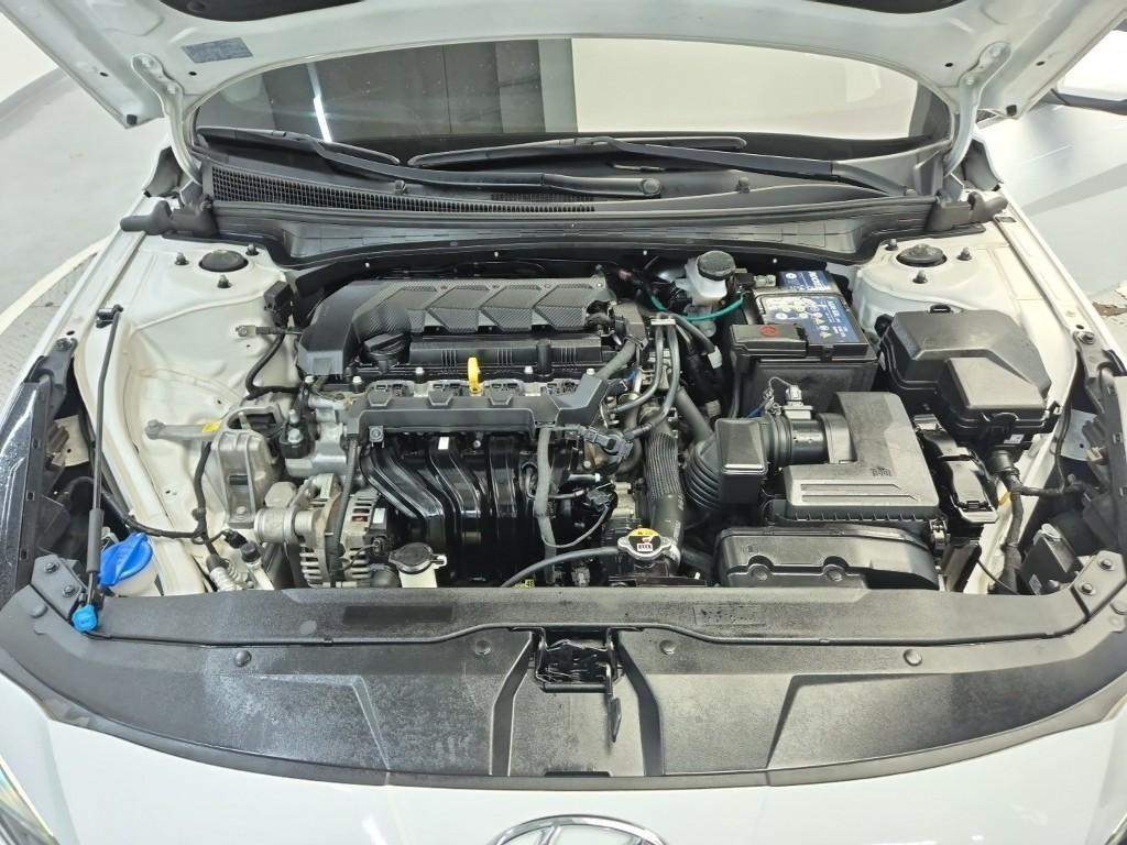 HYUNDAI Avante - Vista 5