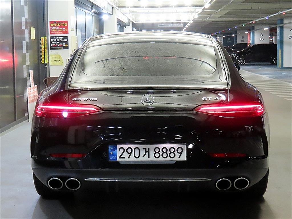 Mercedes Benz AMG GT - Vista 5