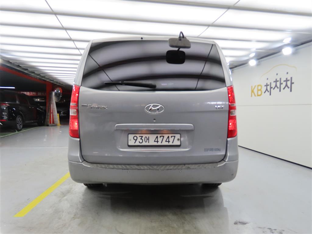 HYUNDAI Starex - Vista 3