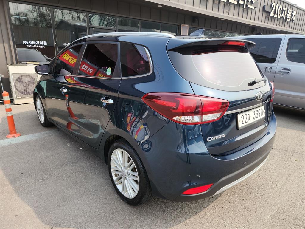 KIA Carens - Vista 4