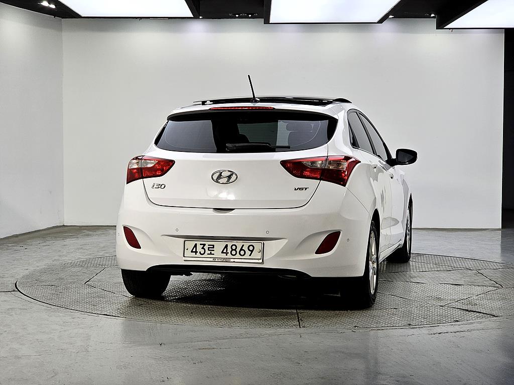 HYUNDAI i30 - Vista 3
