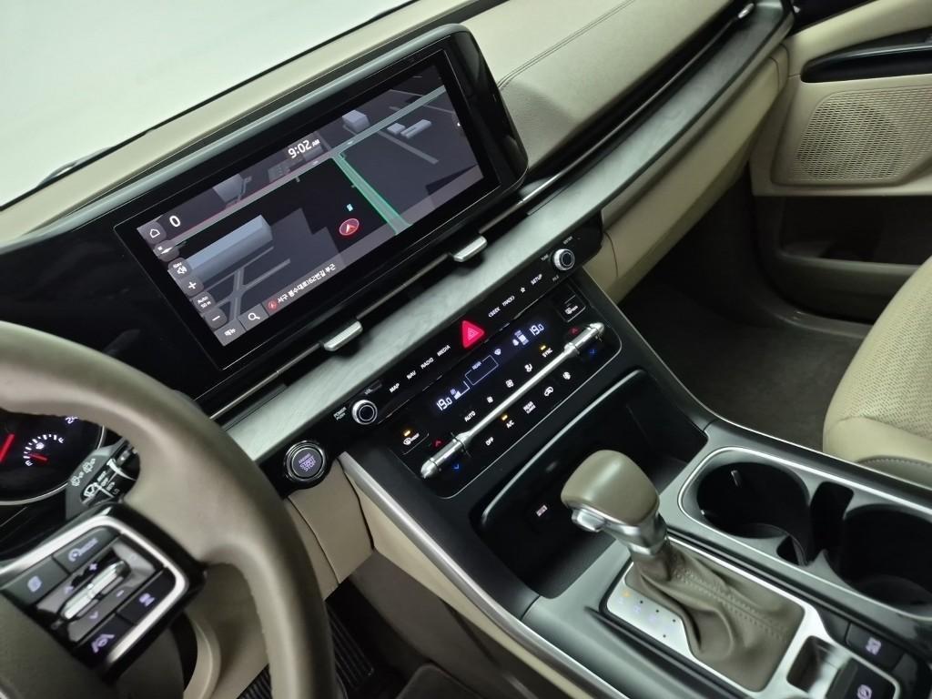 KIA Carnival - Vista 9