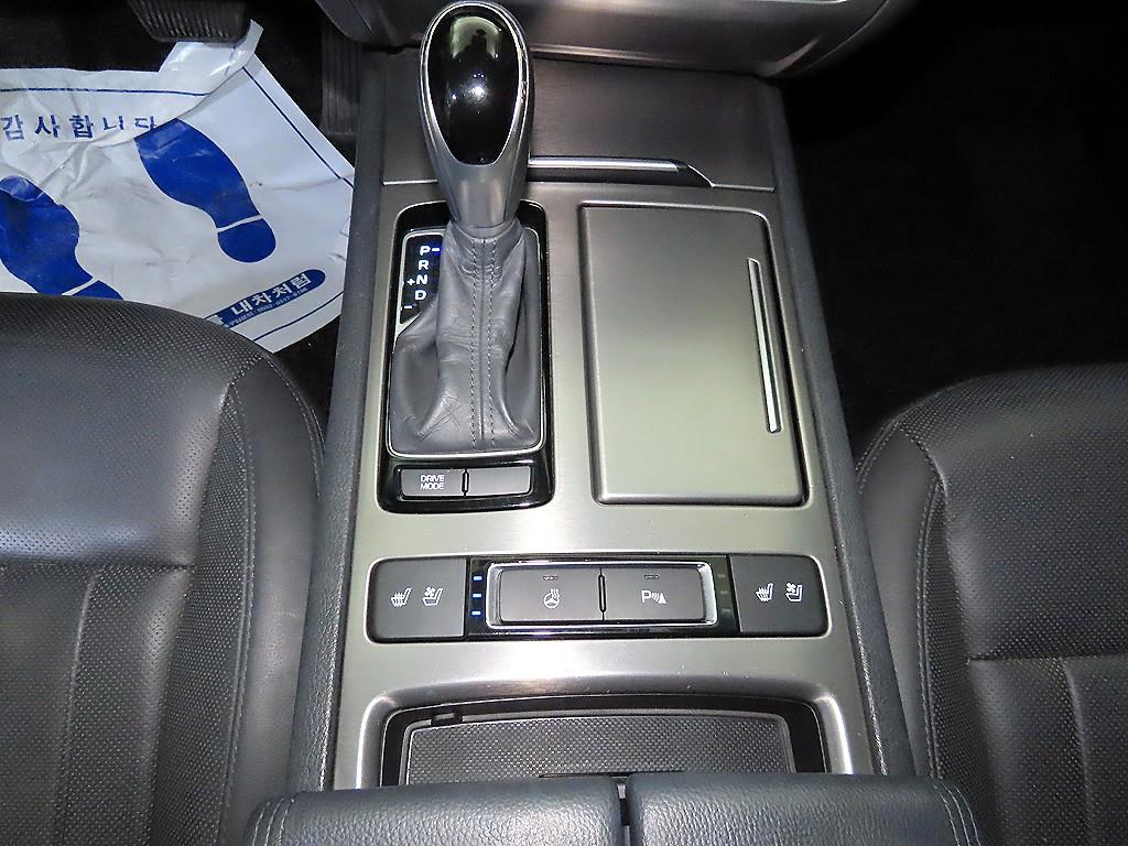 HYUNDAI Genesis - Vista 12