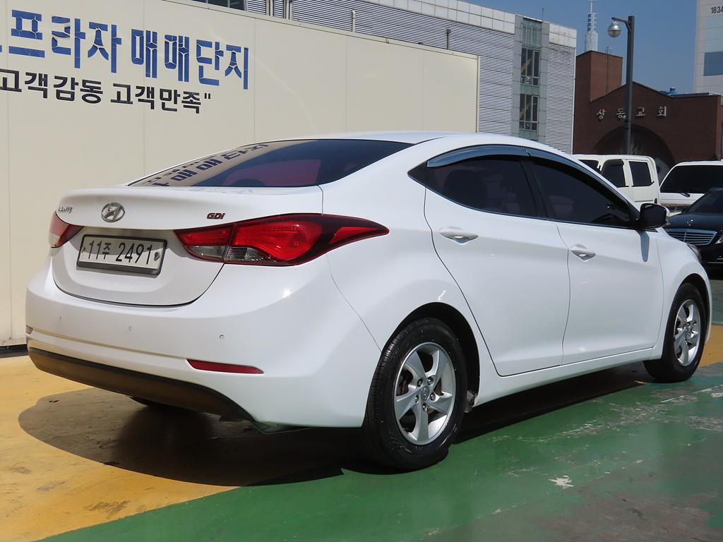 HYUNDAI Avante - Vista 3