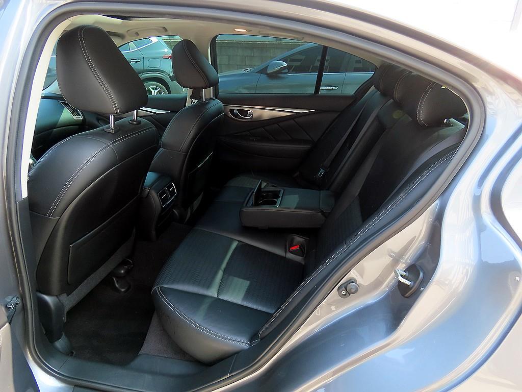 Infiniti Q - Vista 6