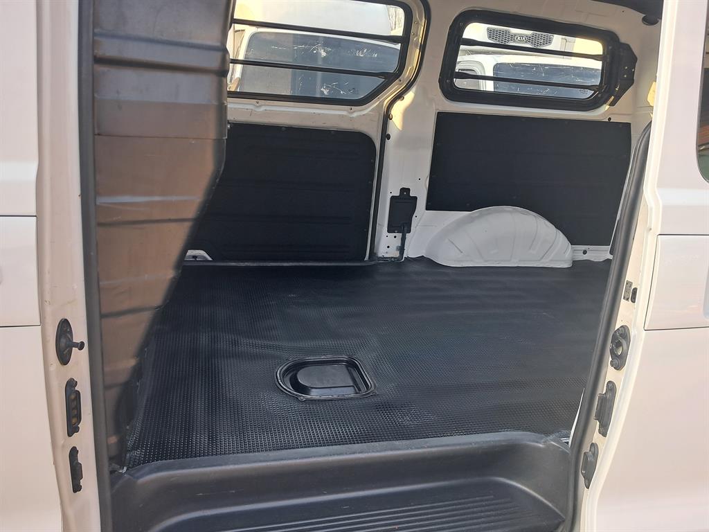 HYUNDAI Starex - Vista 6