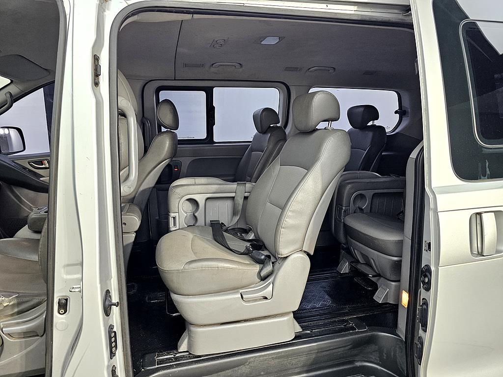 HYUNDAI Starex - Vista 9