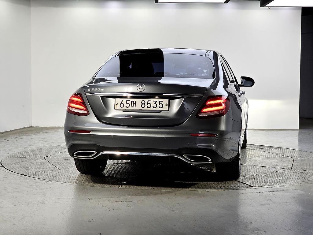 Mercedes Benz E class - Vista 3