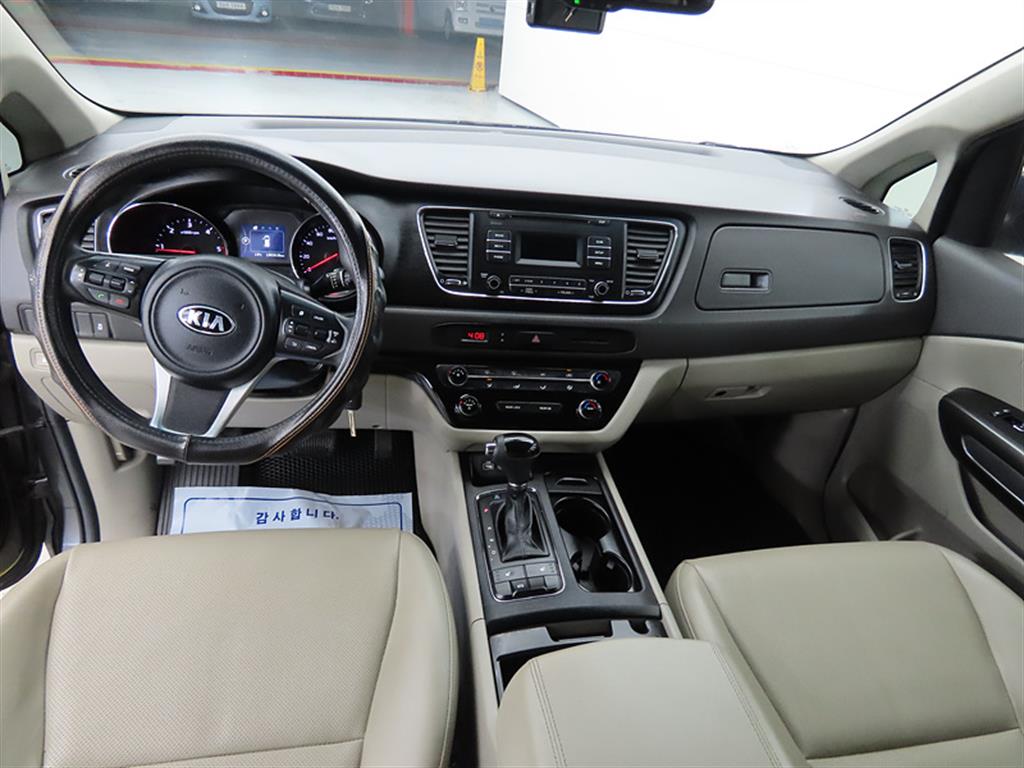 KIA Carnival - Vista 7