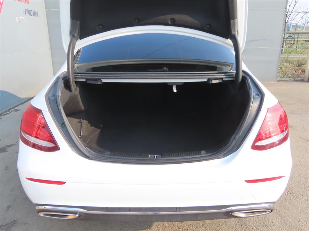 Mercedes Benz E class - Vista 9