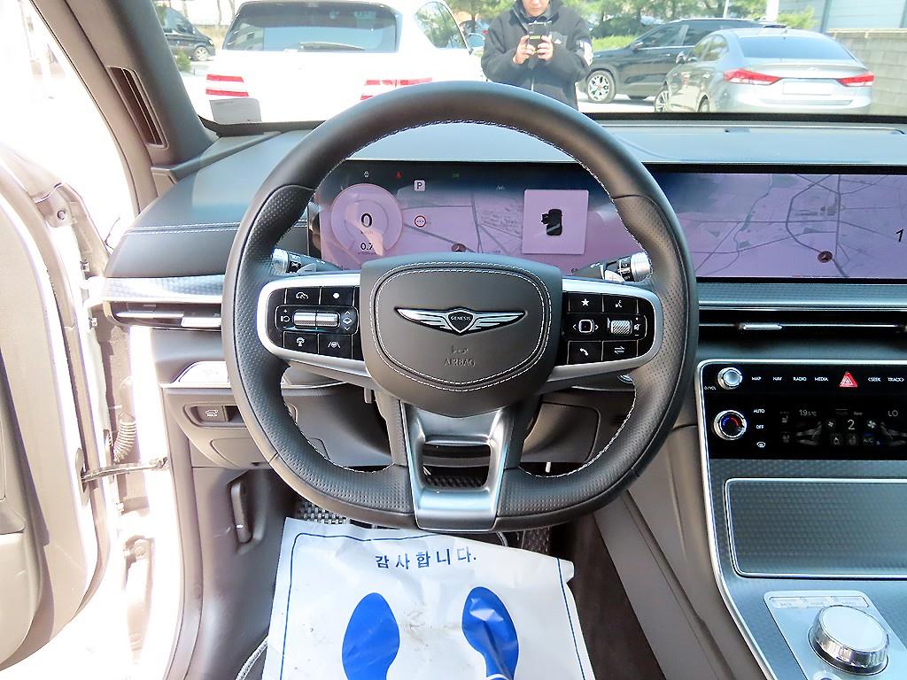 Genesis GV80 - Vista 8