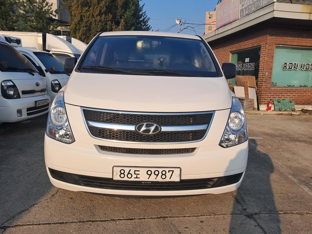 HYUNDAI Starex - Vista 2
