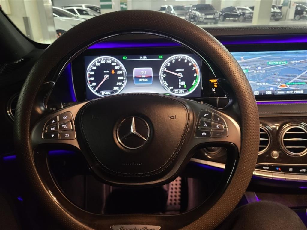 Mercedes Benz S Class - Vista 4