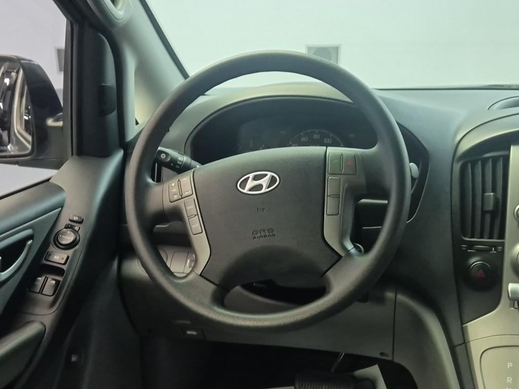 HYUNDAI Starex - Vista 9