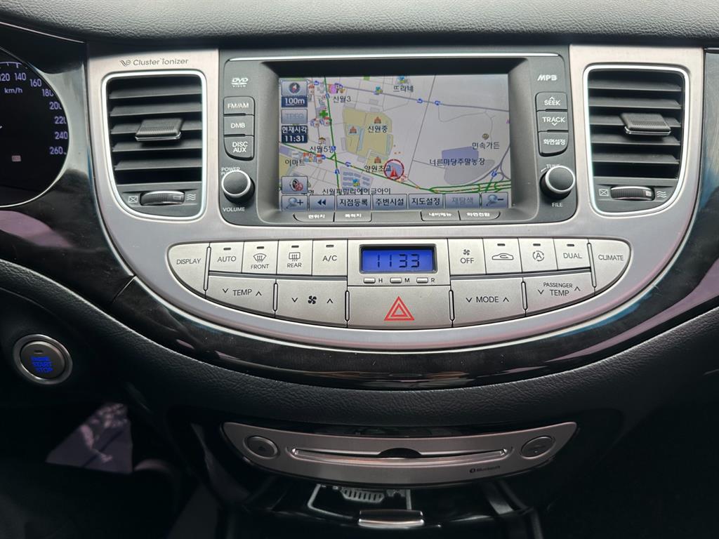 HYUNDAI Genesis - Vista 10