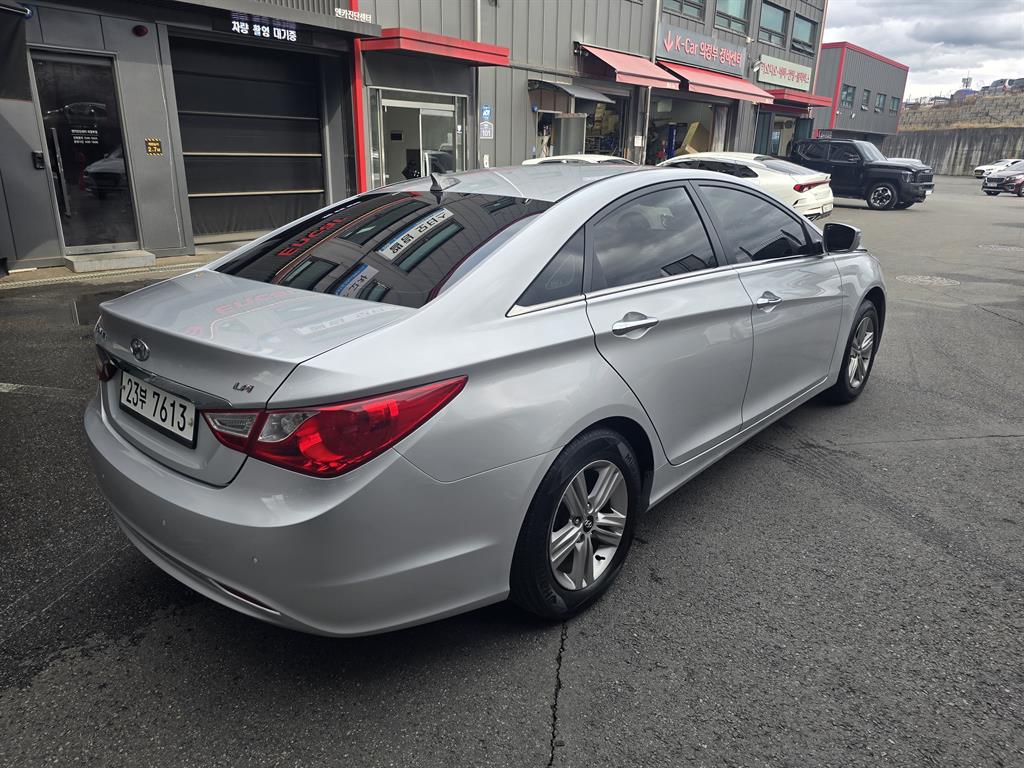 HYUNDAI Sonata - Vista 4