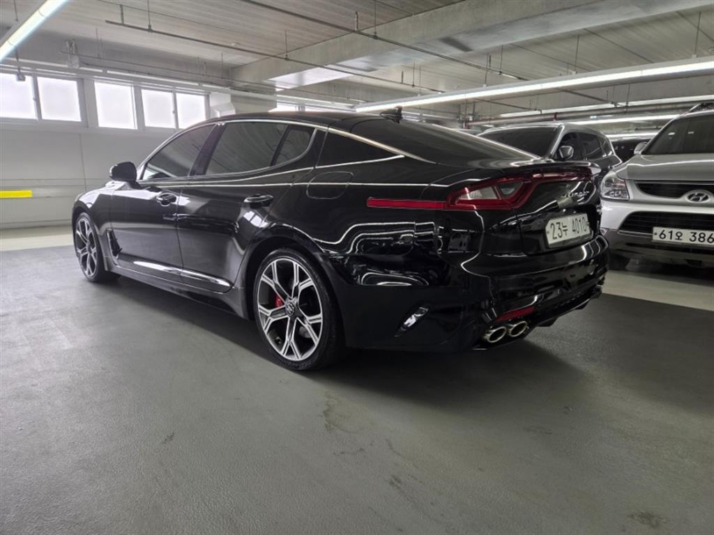 KIA Stinger - Vista 4