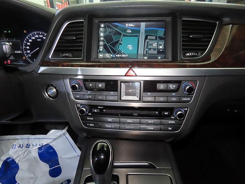 HYUNDAI Genesis - Vista 11