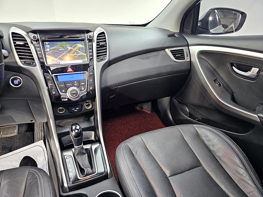 HYUNDAI i30 - Vista 10