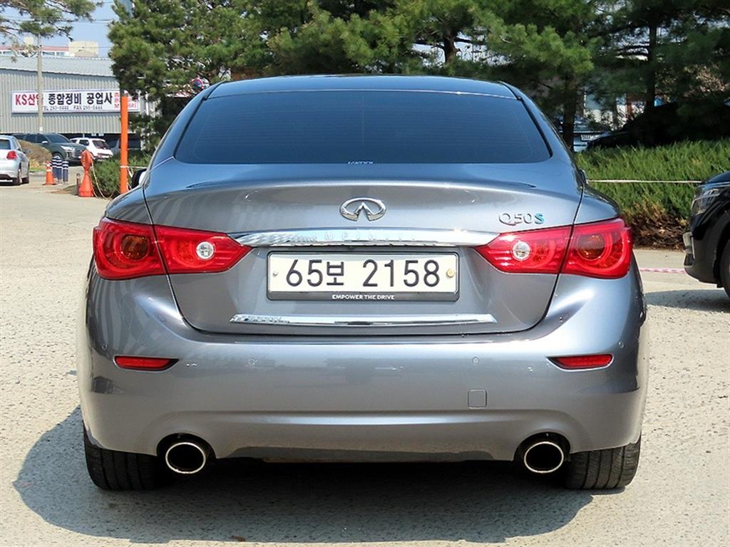 Infiniti Q - Vista 4