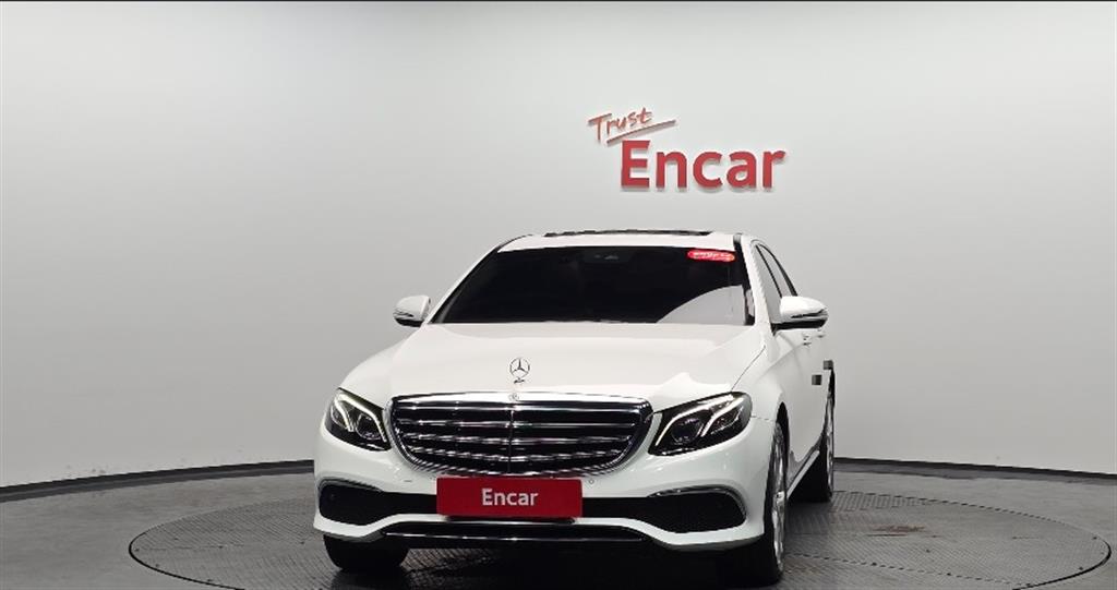 Mercedes Benz E class - Vista 3