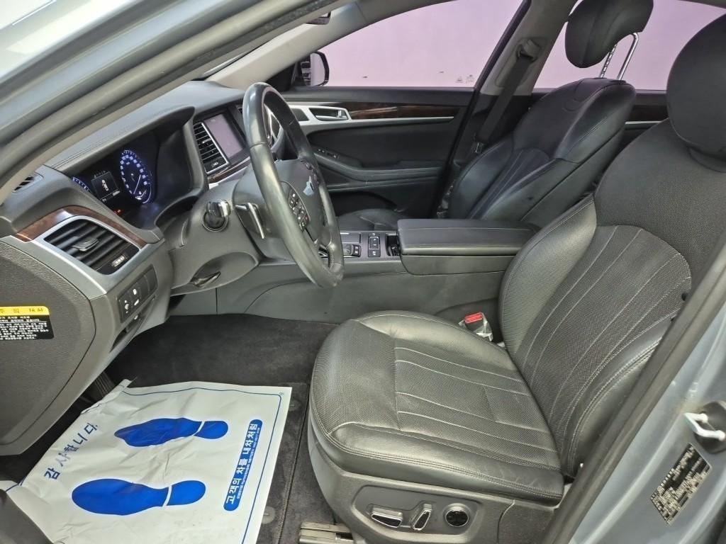 HYUNDAI Genesis - Vista 11