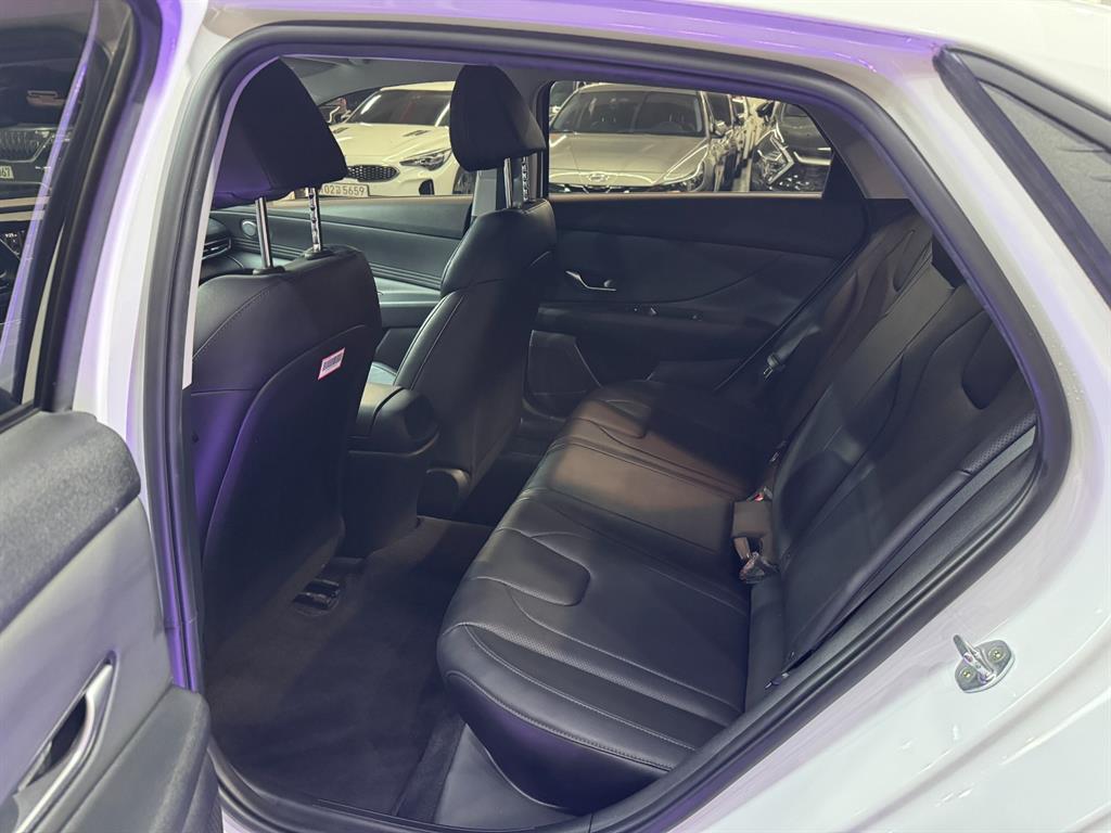 HYUNDAI Avante - Vista 9