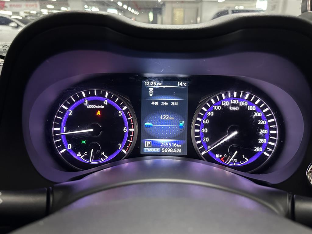 Infiniti Q - Vista 11