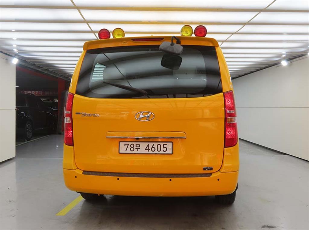 HYUNDAI Starex - Vista 2