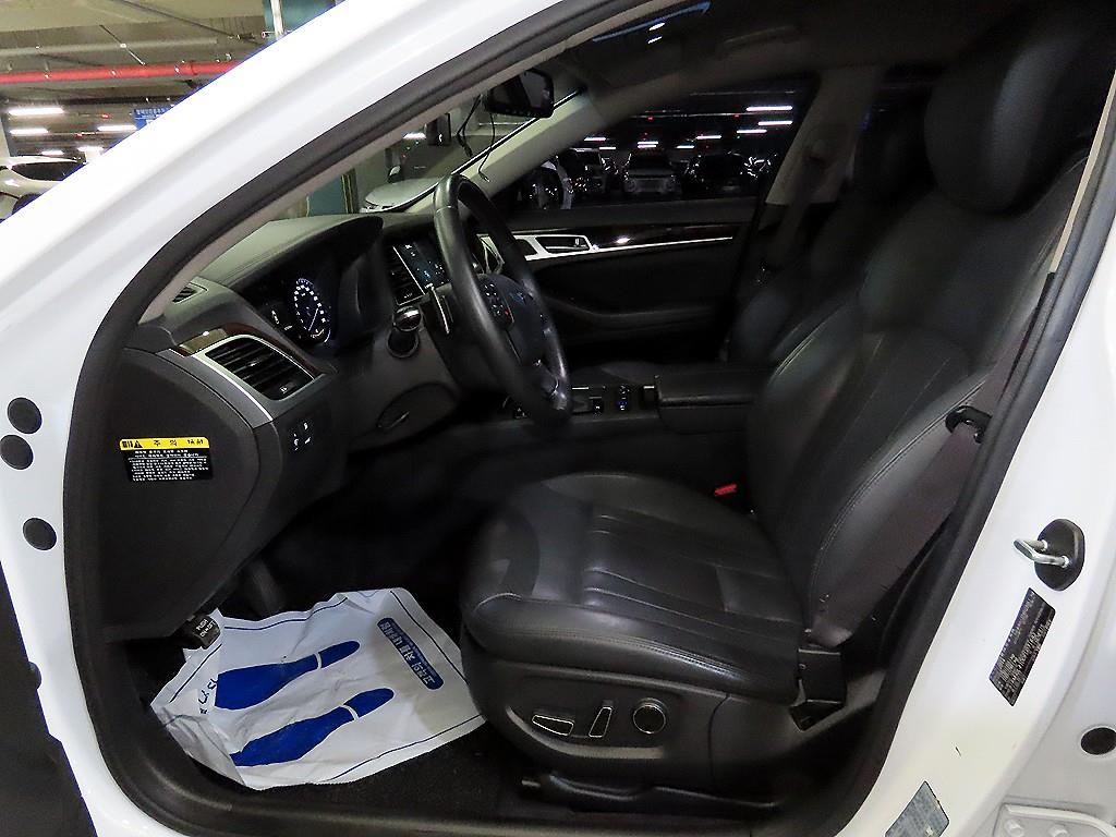 HYUNDAI Genesis - Vista 6