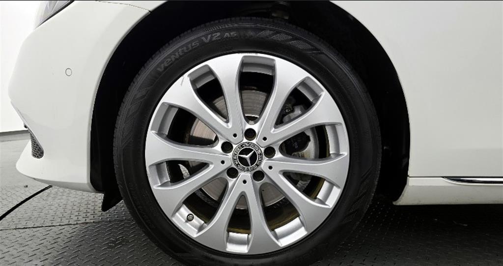 Mercedes Benz E class - Vista 5