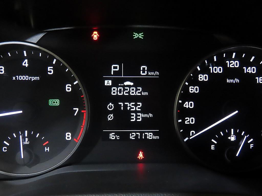 HYUNDAI Avante - Vista 9