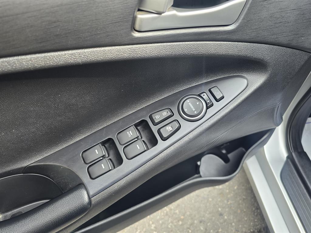 HYUNDAI Sonata - Vista 12